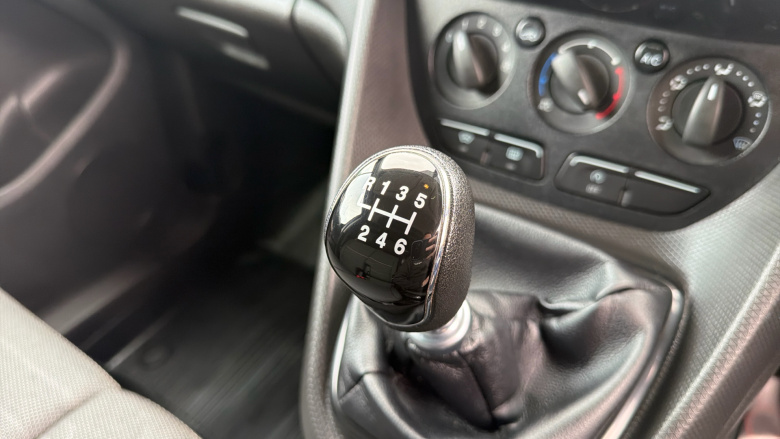 Ford Transit Connect 240 L2 Diesel 1.5 TDCi 120ps Limited Van